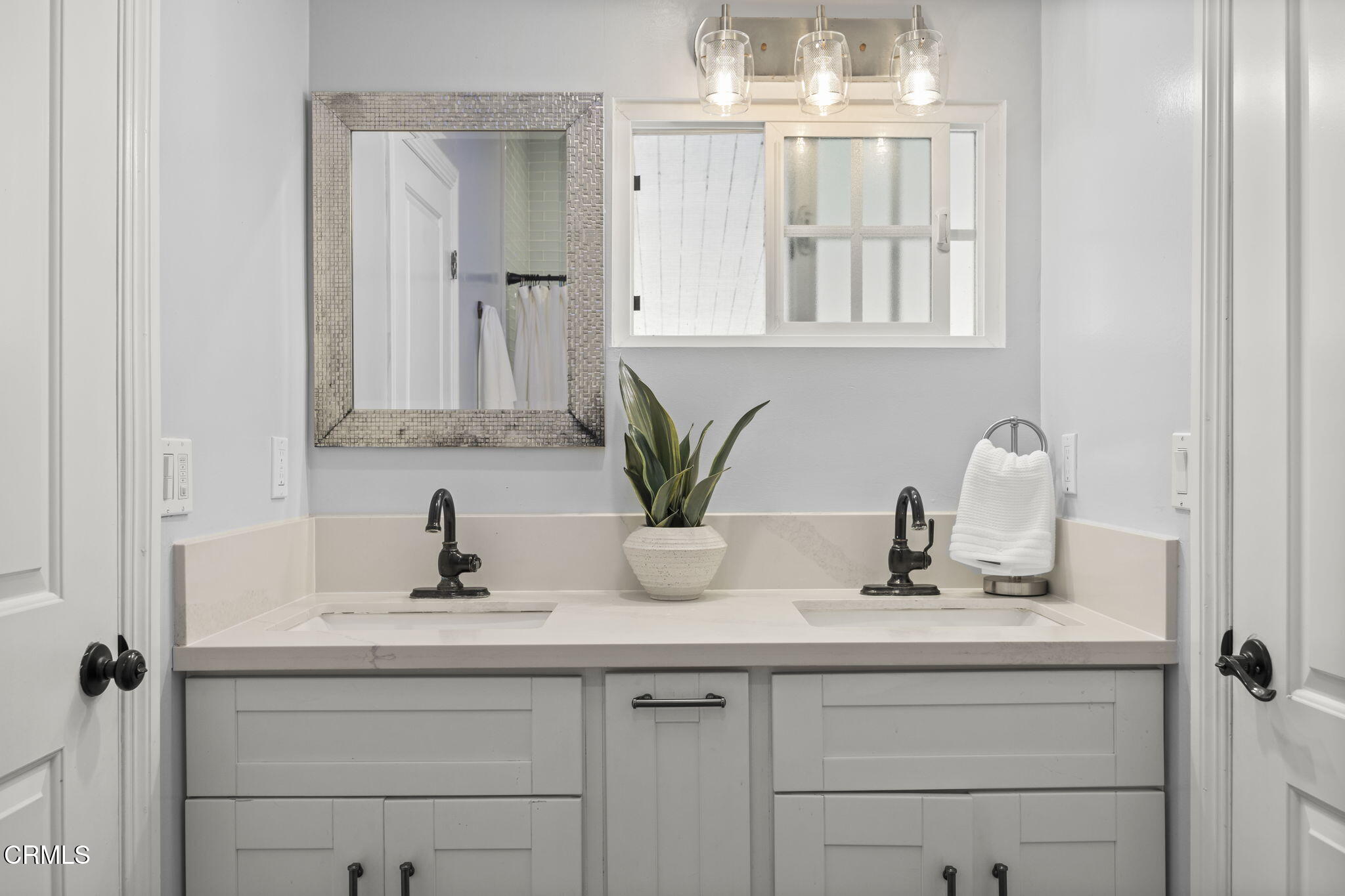 2472 Apple Lane, Unit 170 Oxnard, CA 93036 - Photo 26 of 47 Lovely guest bathroom