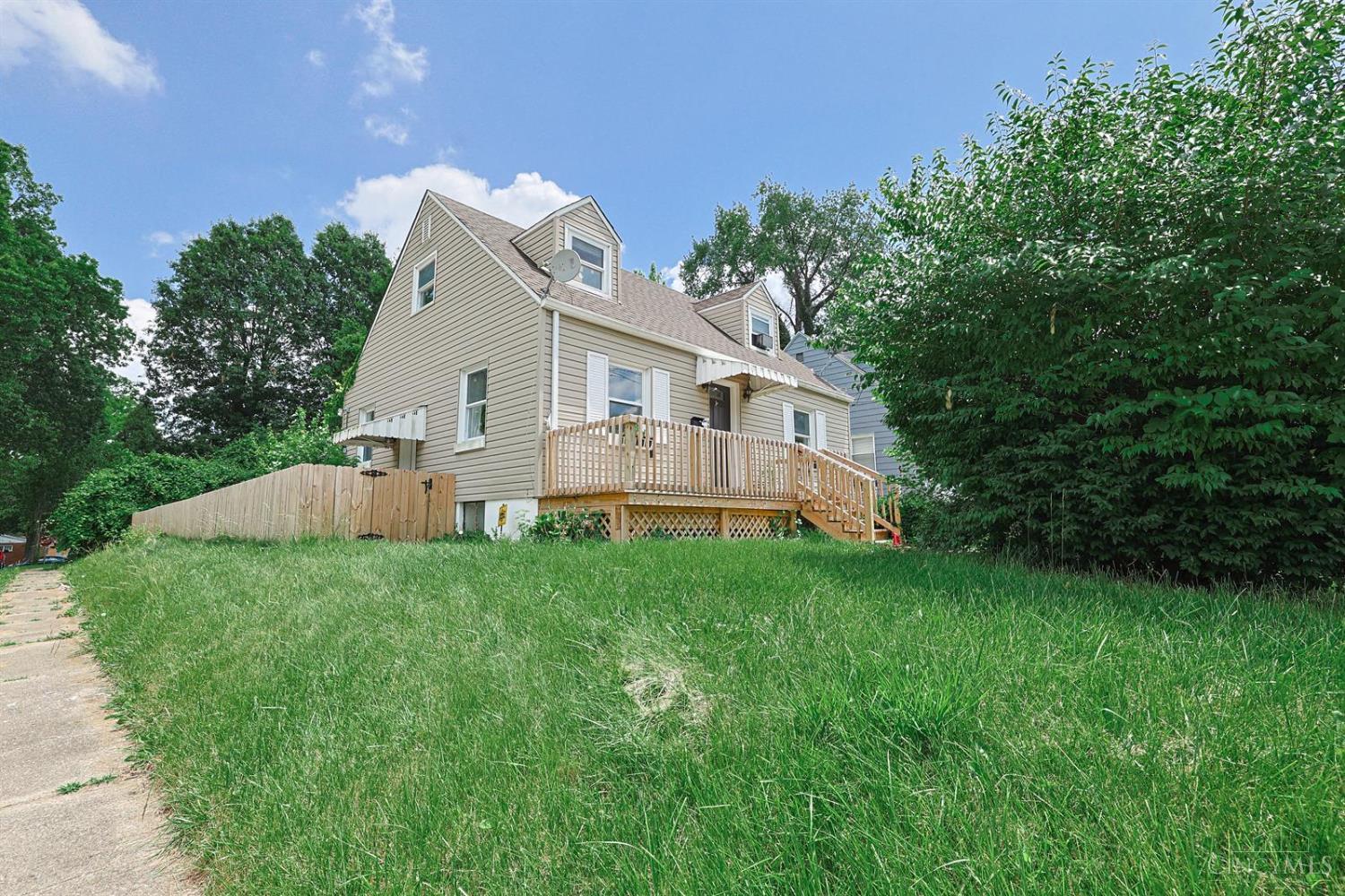 5754 Argus Road Cincinnati, OH 45224 - Photo 2 of 27