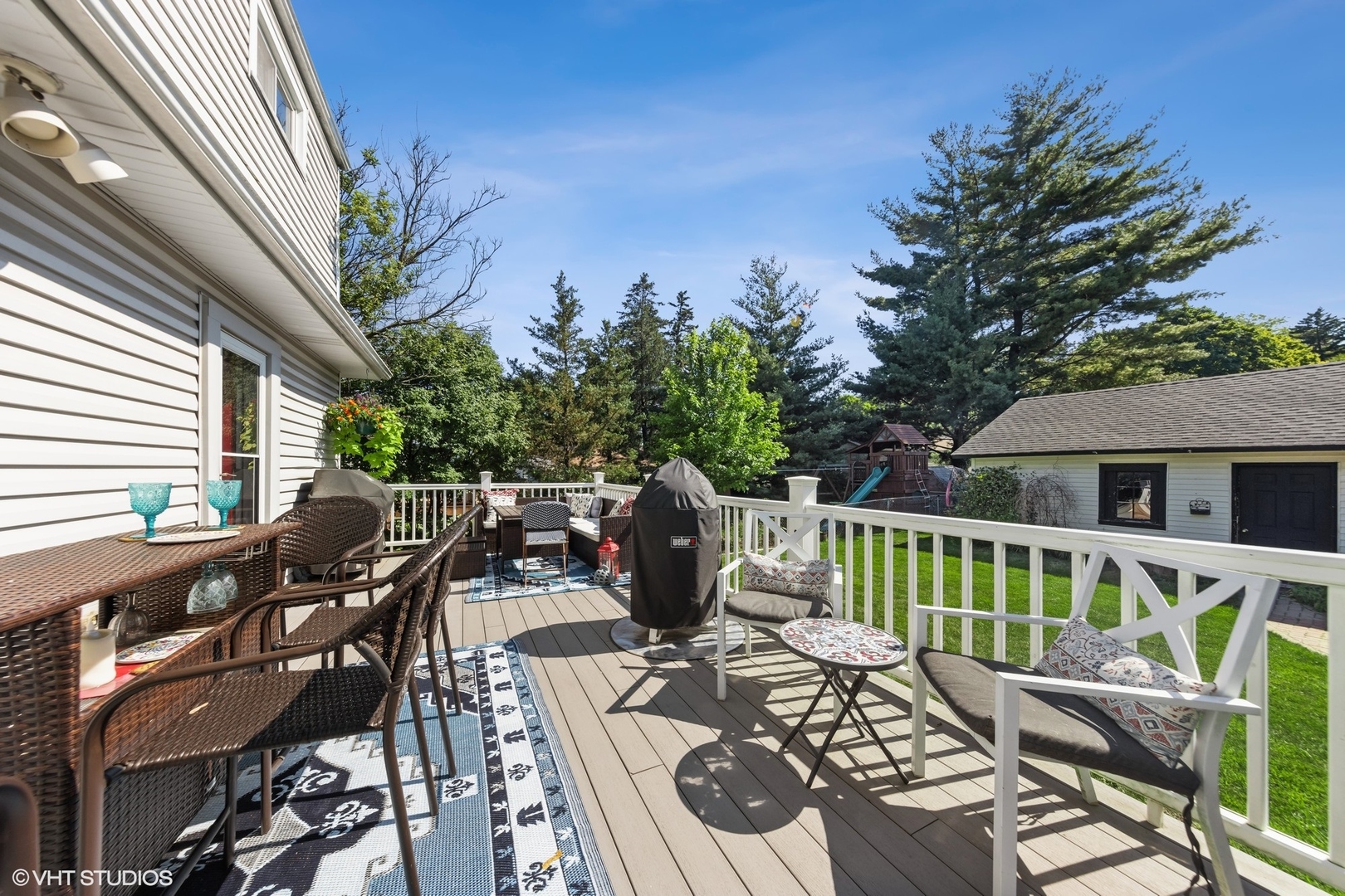 401 Lyon Avenue Wheaton, IL 60187 - Photo 21 of 34 a view of a patio with furniture