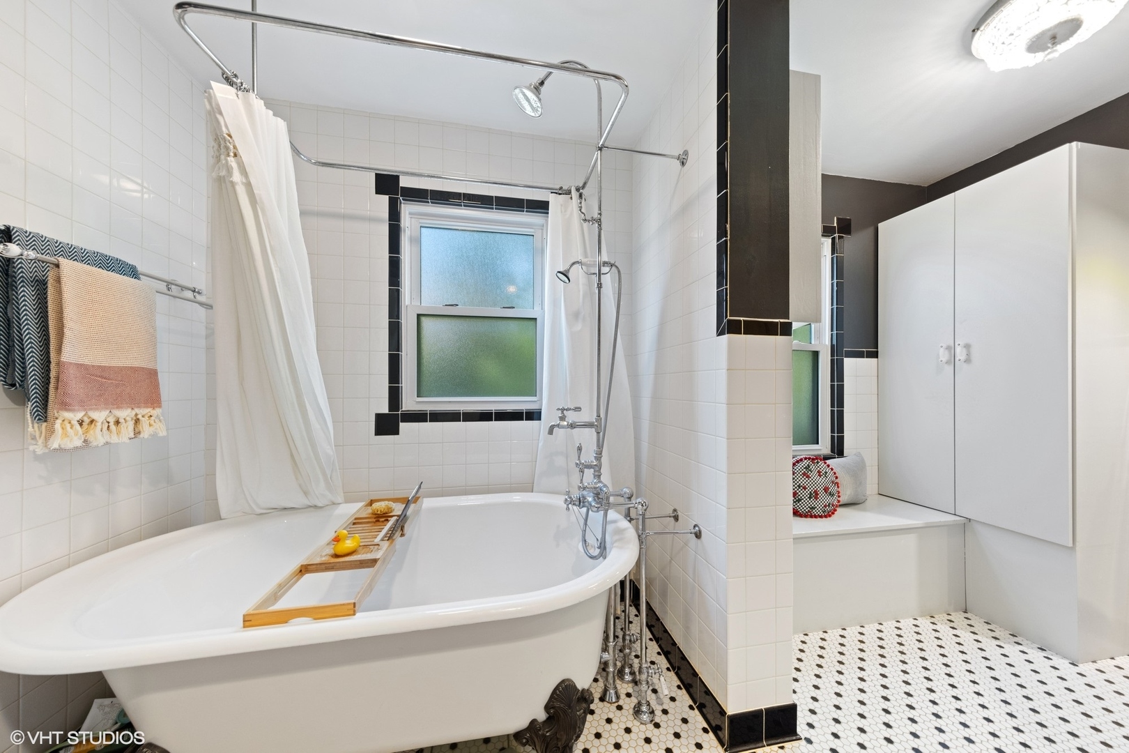 401 Lyon Avenue Wheaton, IL 60187 - Photo 10 of 34 a bathroom with a tub a sink and a large mirror