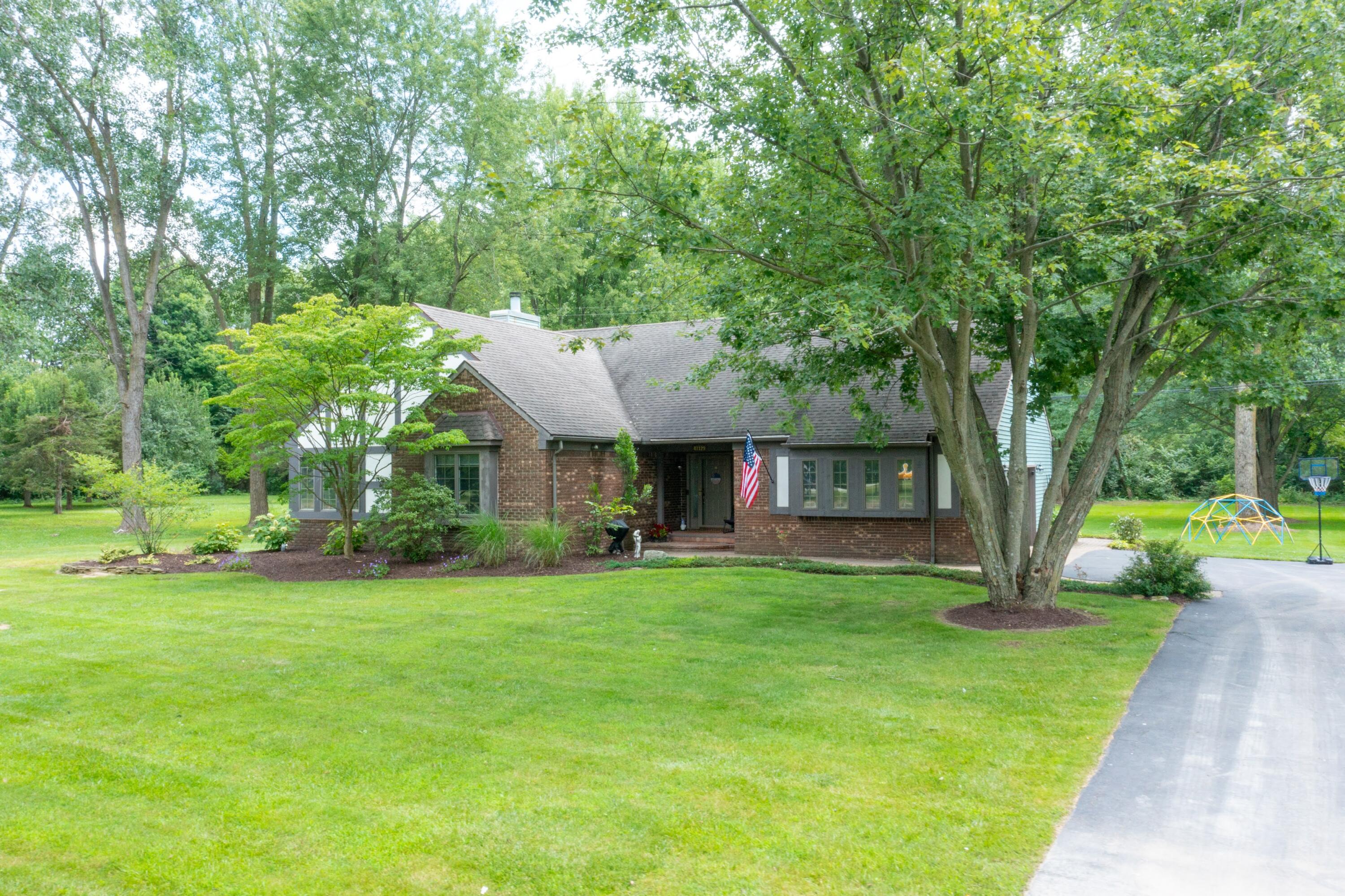 47129 Maben Road Canton, MI 48187 - Photo 3 of 51 DJI_0238