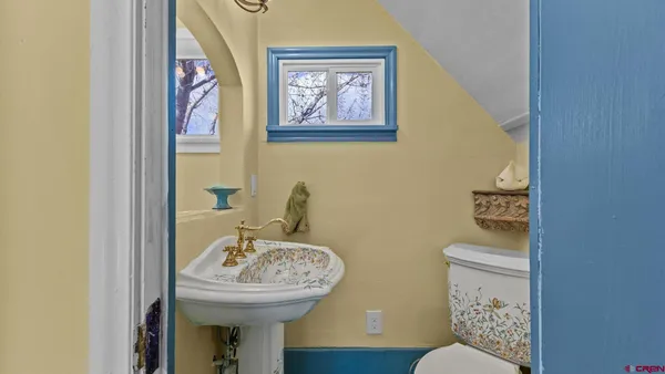 a picture of a room with a chandelier