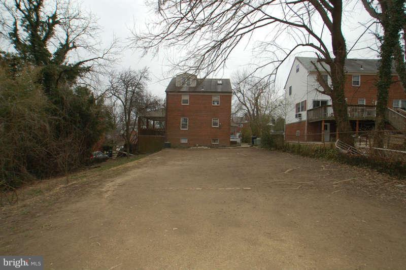 Exterior (Rear)