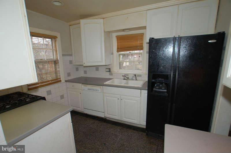 2006 Amherst Road Hyattsville, MD 20783 - Photo 22 of 30 Kitchen
