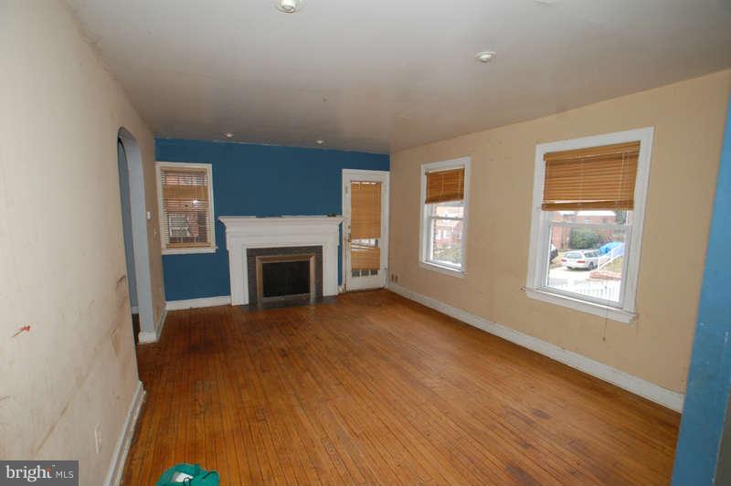 2006 Amherst Road Hyattsville, MD 20783 - Photo 25 of 30 Living Room