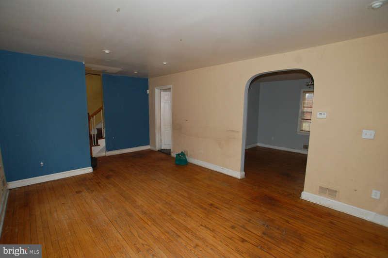 2006 Amherst Road Hyattsville, MD 20783 - Photo 26 of 30 Living Room