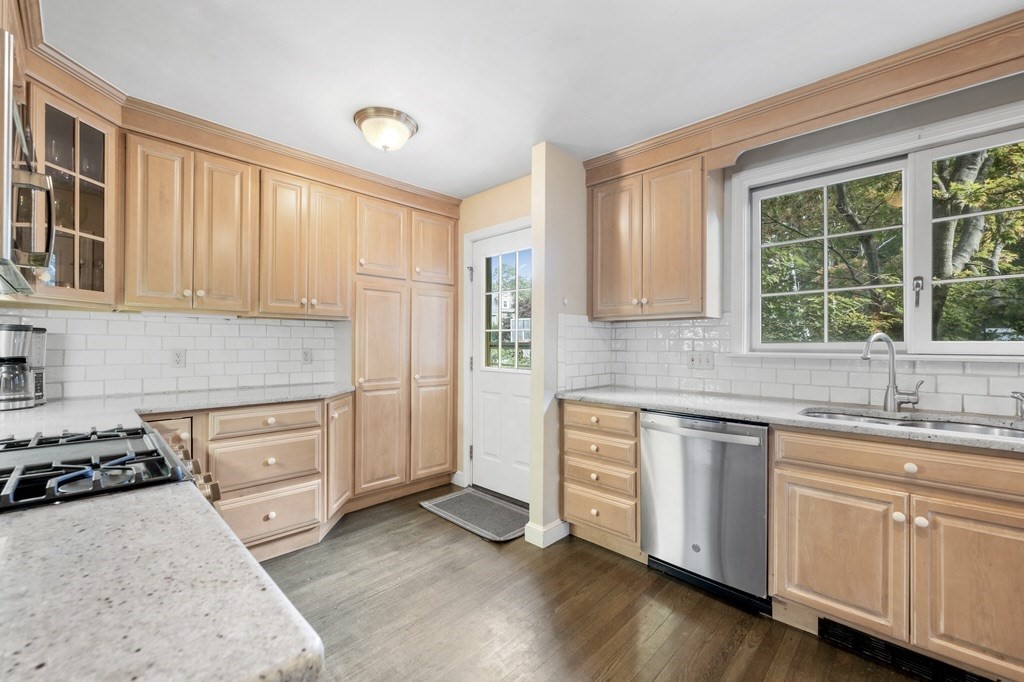 16 Nason Road Swampscott, MA 01907 - Photo 8 of 41