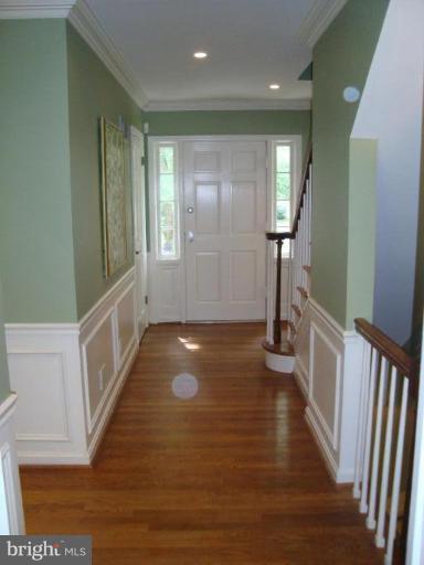 9013 Seven Locks Road Bethesda, MD 20817 - Photo 19 of 29 Entrance / Foyer