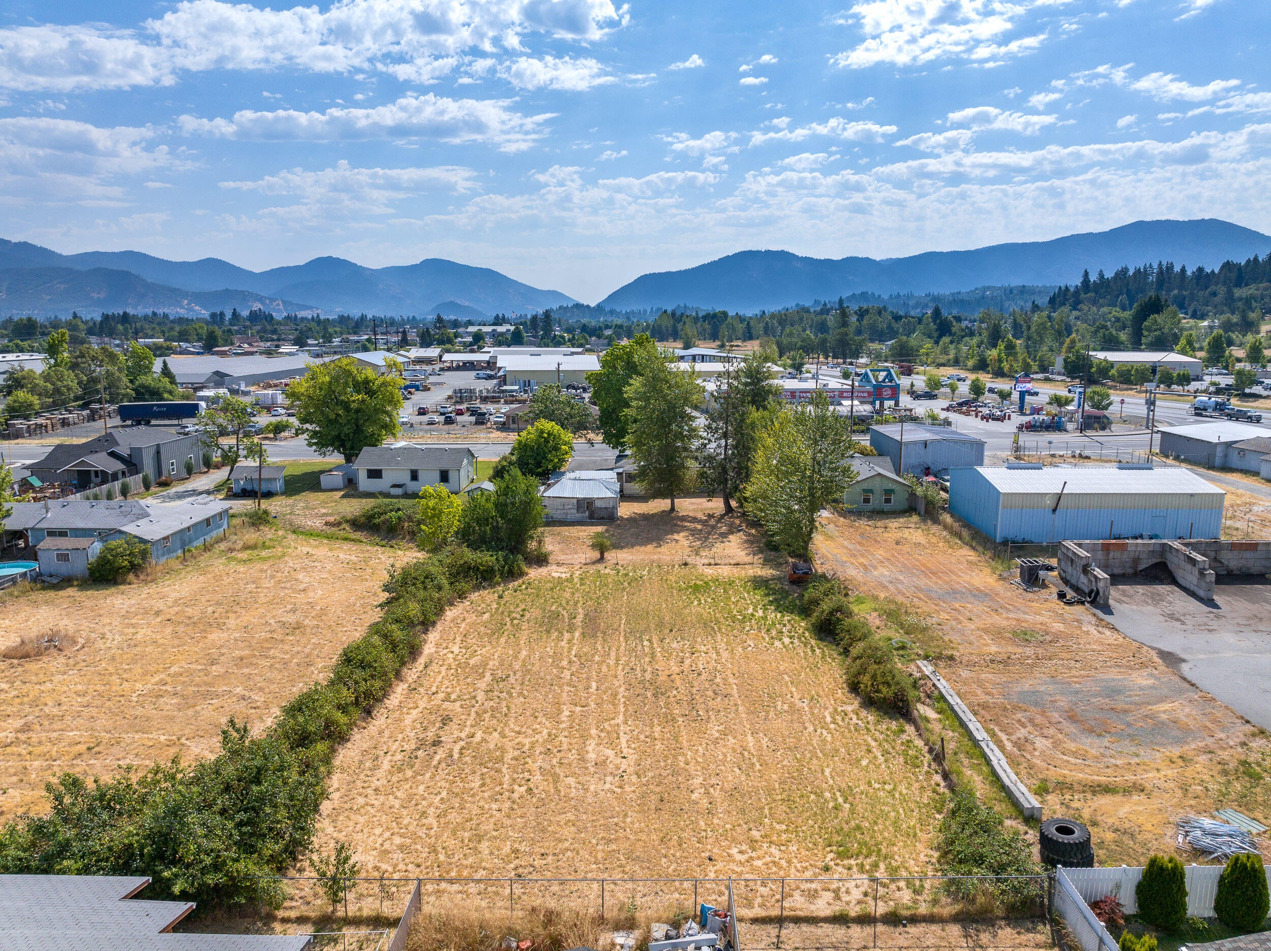 1694 Dowell Road Grants Pass, OR 97527 - Photo 6 of 28 Dowell Final (5)