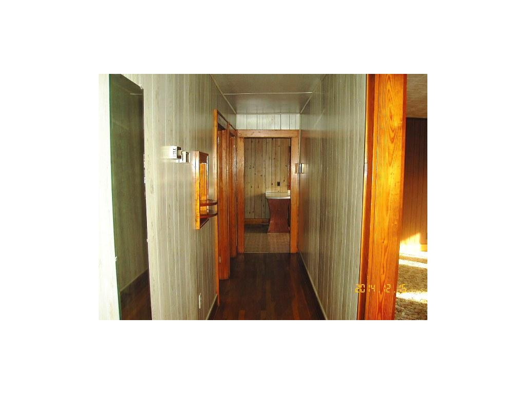 2376 Bob Little Road Elizabethton, TN 37643 - Photo 6 of 24 Hallway