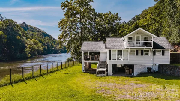 $395,000 | 1380 Highway 19 A, Whittier, NC 28789