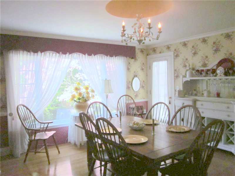 38 Applegate Road Cranston, RI 02920 - Photo 13 of 25 Dining Room.