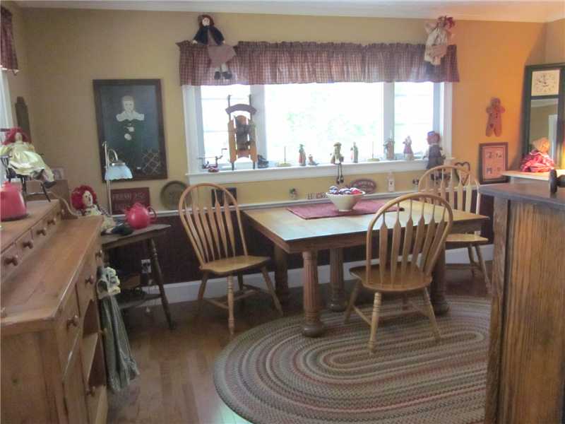 38 Applegate Road Cranston, RI 02920 - Photo 3 of 25 Den/Family/Great Room.