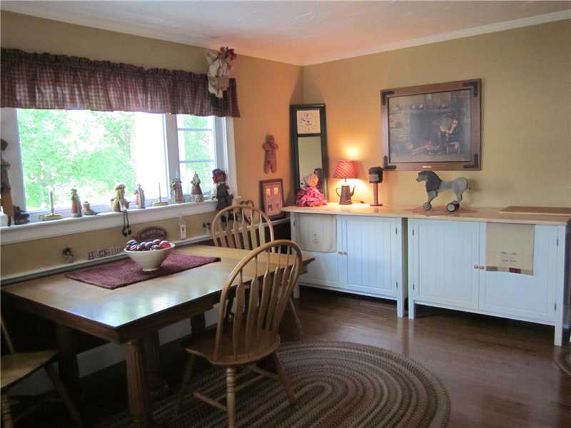 38 Applegate Road Cranston, RI 02920 - Photo 4 of 25 Den/Family/Great Room.