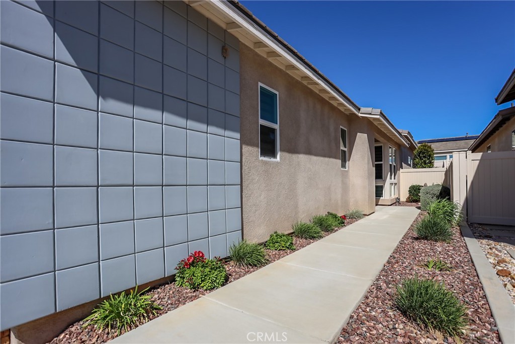 1660 Spring Run Lane Beaumont, CA 92223 - Photo 4 of 55