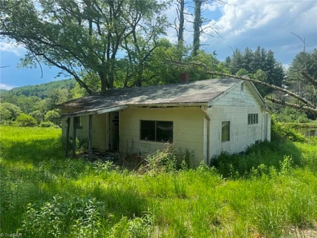 1298 Air Bellows Gap Road Sparta, NC 28675 - Photo 13 of 16