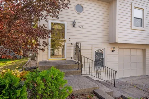 $210,000 | 8224 Perry Street, Overland Park, KS 66204