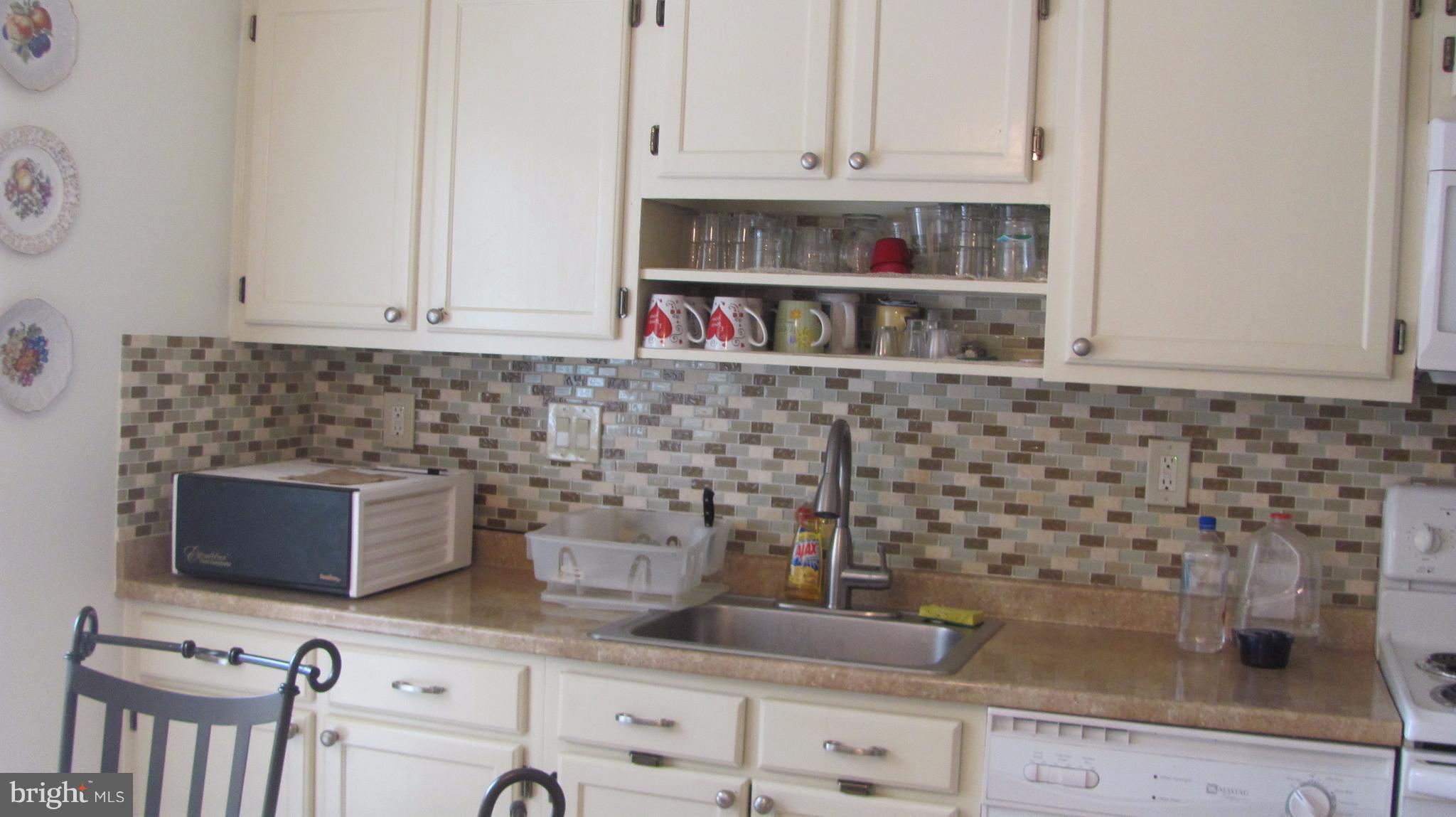 12705 Turquoise Terrace Silver Spring, MD 20904 - Photo 2 of 24 a kitchen with a microwave and cabinets