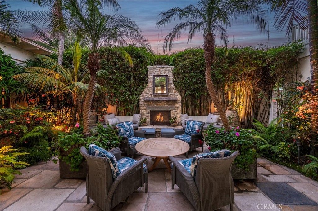 212 The Strand Manhattan Beach, CA 90266 - Photo 25 of 75 a view of a table and chairs in patio