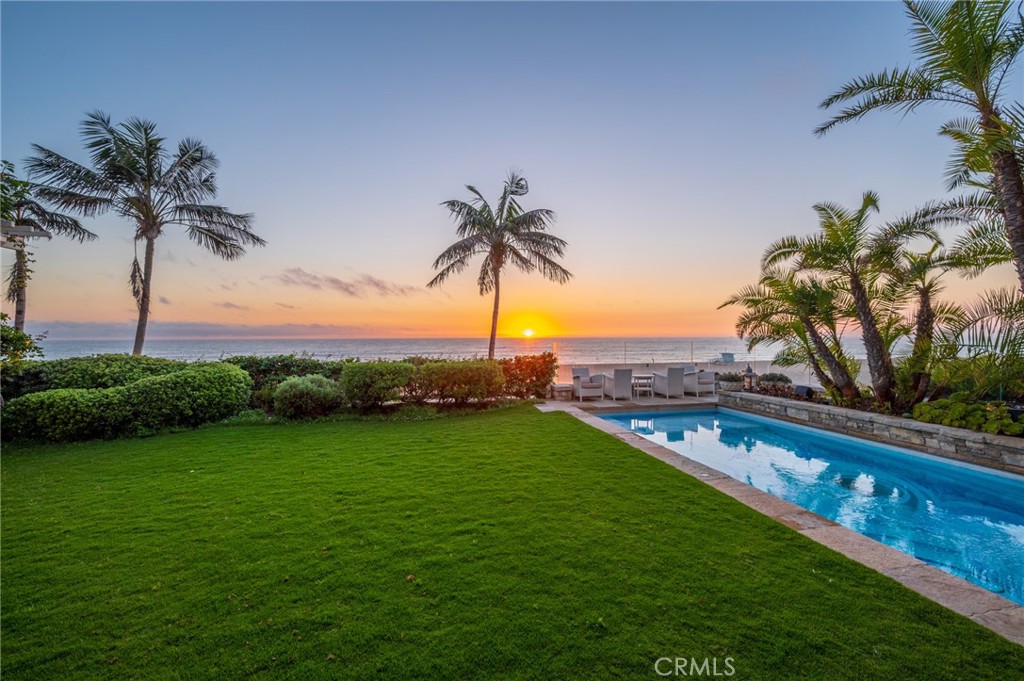212 The Strand Manhattan Beach, CA 90266 - Photo 28 of 75 a view of a terrace with a garden