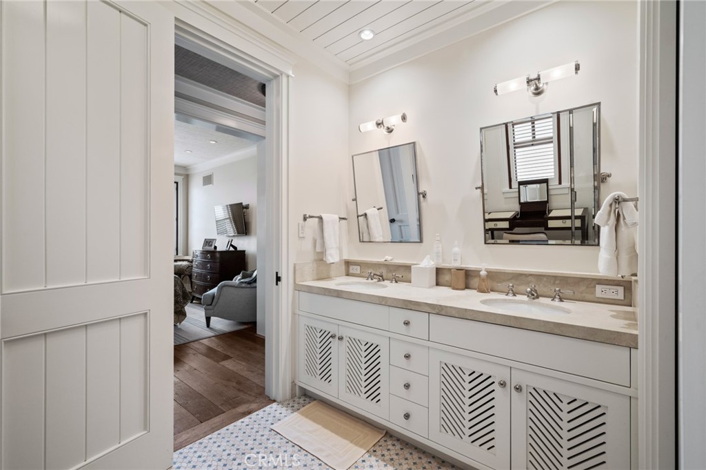 212 The Strand Manhattan Beach, CA 90266 - Photo 32 of 75 a en suite bathroom with a double vanity sink a mirror and a bathtub
