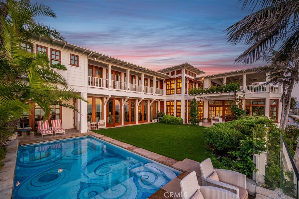 212 The Strand Manhattan Beach, CA 90266 - Photo 71 of 75 a view of a big yard with plants and large trees