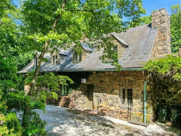 $3,995,000 | 21 Woods Road, Palisades, NY 10964