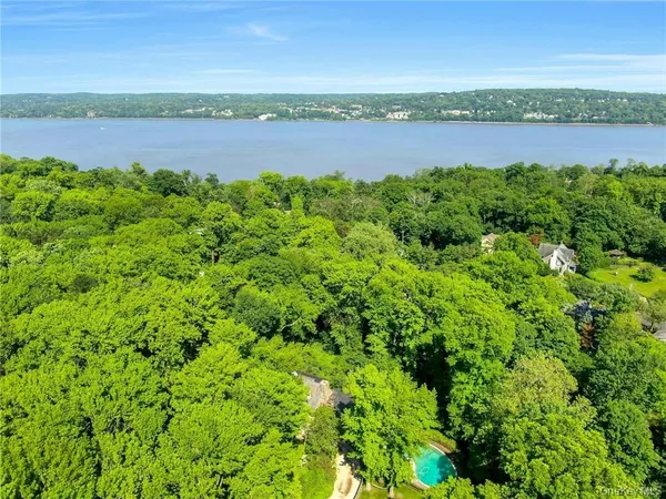 $3,995,000 | 21 Woods Road, Palisades, NY 10964