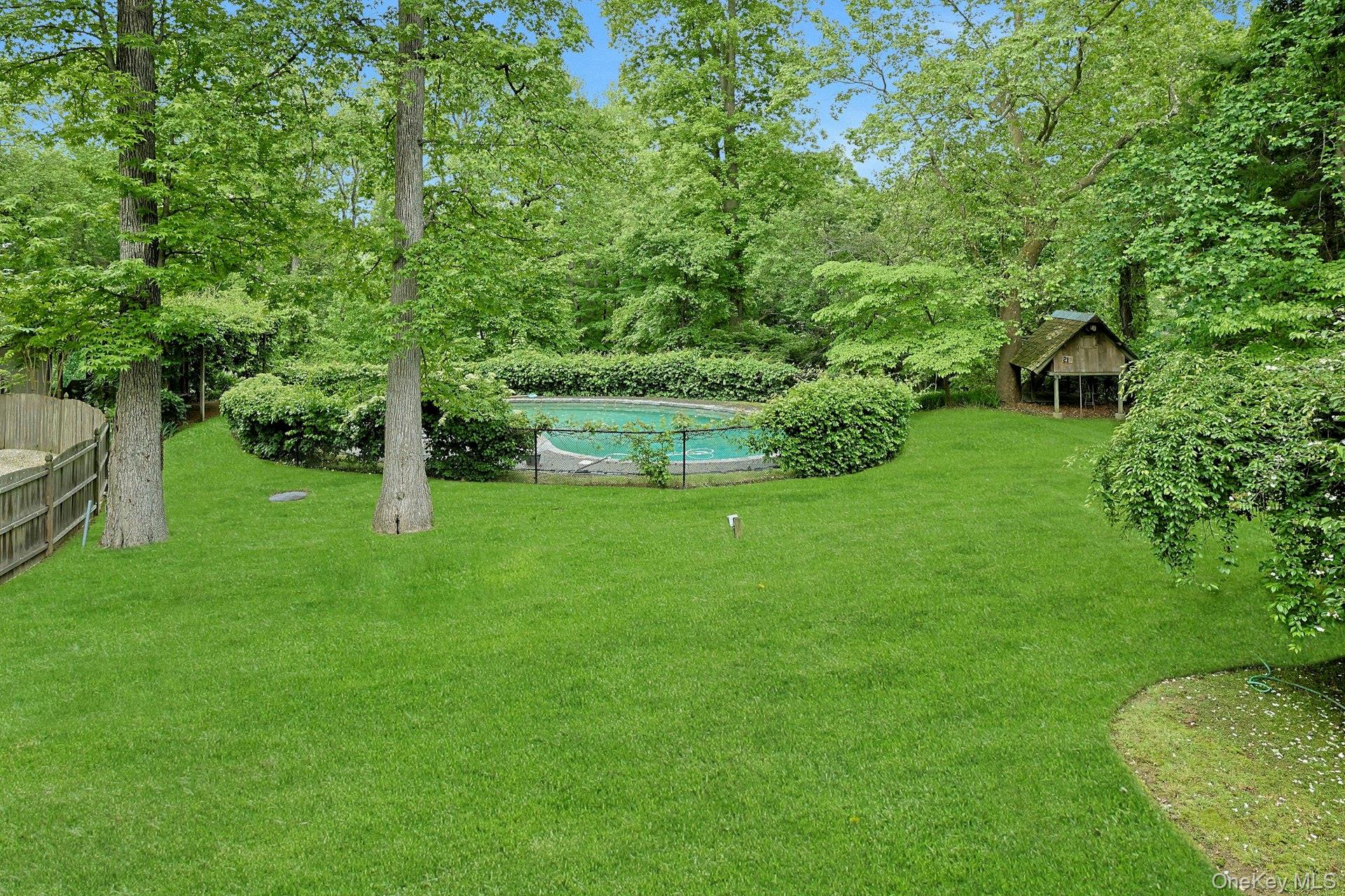 21 Woods Road Palisades, NY 10964 - Photo 37 of 47 a view of a garden with a tree