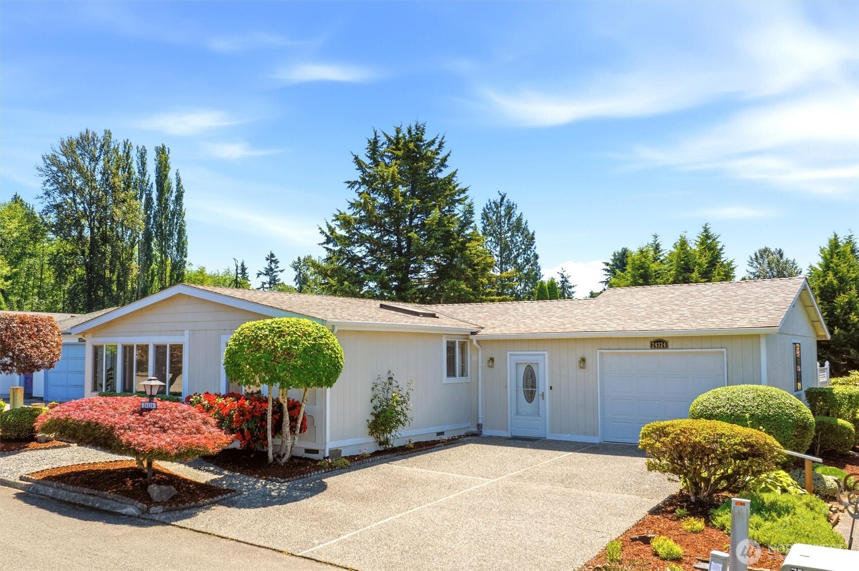 24324 S Park Bothell, WA 98021 - Photo 2 of 40