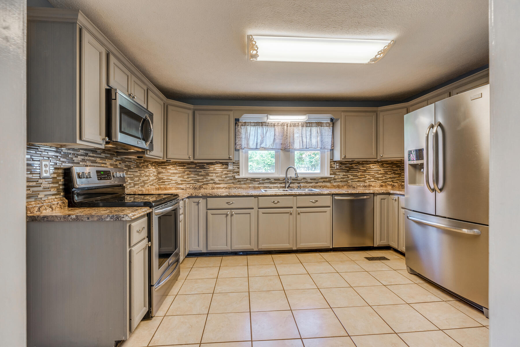 107 Paul Peters Road Elizabethton, TN 37643 - Photo 9 of 44 009