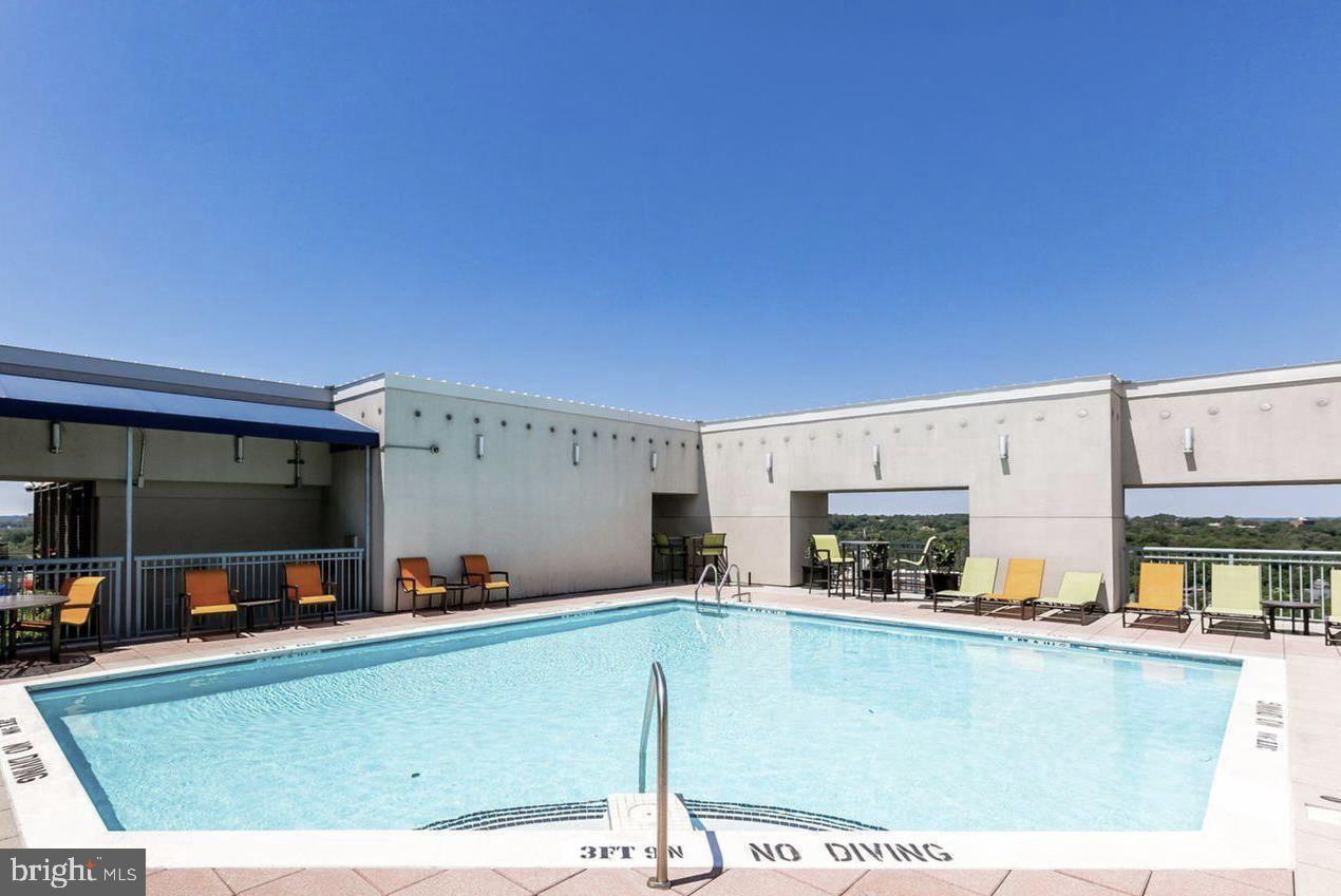 851 North Glebe Road, Unit 810 Arlington, VA 22203 - Photo 5 of 19 Roof Top Pool