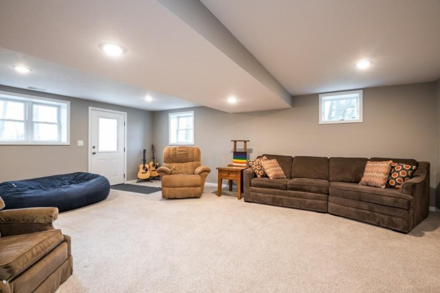 9974 Miller Road Baroda, MI 49101 - Photo 17 of 27 17_9974MillerRoad_3_FamilyRoom_LowRes