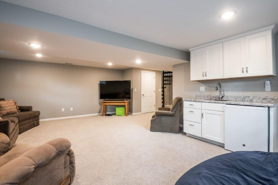 9974 Miller Road Baroda, MI 49101 - Photo 18 of 27 18_9974MillerRoad_67_FamilyRoomBarArea_L
