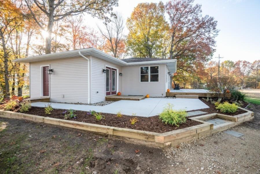 9974 Miller Road Baroda, MI 49101 - Photo 3 of 27 03_9974MillerRoad_58002_SideView_LowRes