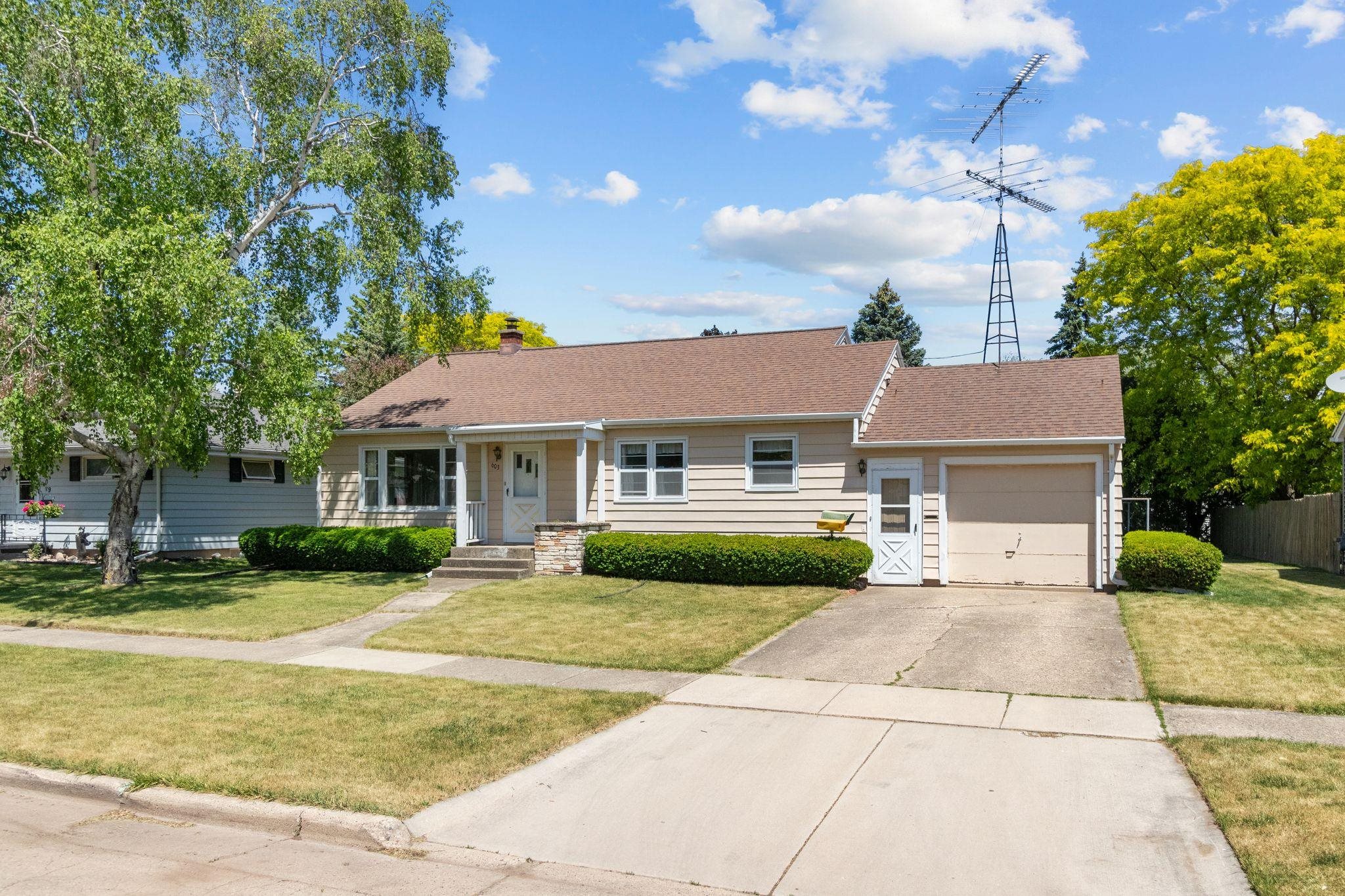 603 Ruggles Street Fond du Lac, WI 54935 - Photo 4 of 43