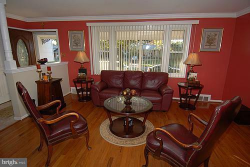 12511 Barbara Road Silver Spring, MD 20906 - Photo 8 of 10 Living Room