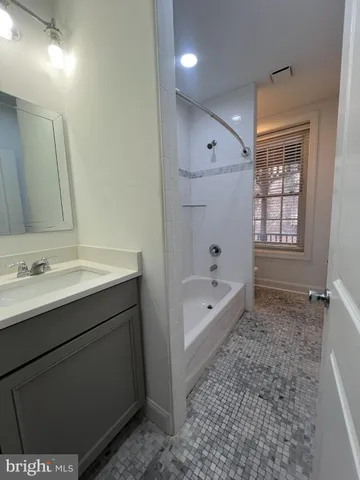 $1,750 | 37 Bridge Street, Unit 203, Phoenixville, PA 19460