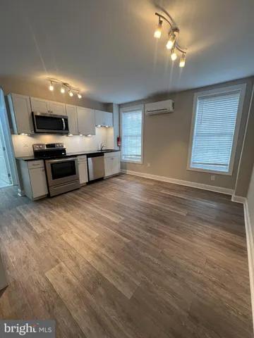 $1,750 | 37 Bridge Street, Unit 203, Phoenixville, PA 19460