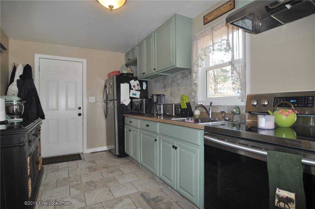 195 Arnold Road Coventry, RI 02816 - Photo 8 of 25