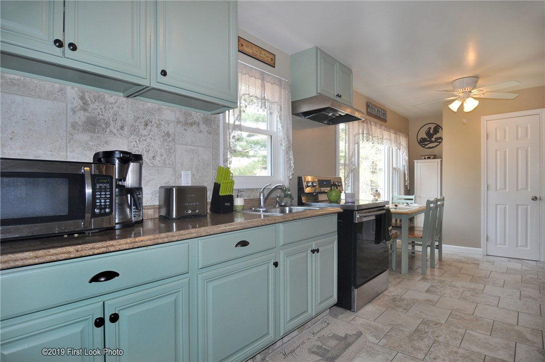 195 Arnold Road Coventry, RI 02816 - Photo 9 of 25