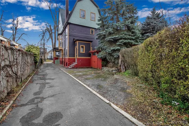 $1,200 | 530 Linwood Avenue, Buffalo, NY 14209