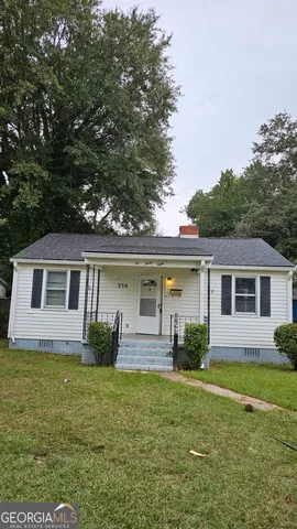 a view of house with a yard