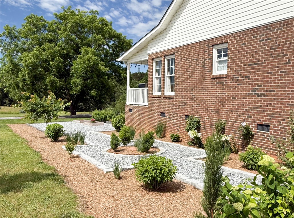 6050 Cross Anchor Road Enoree, SC 29335 - Photo 29 of 49