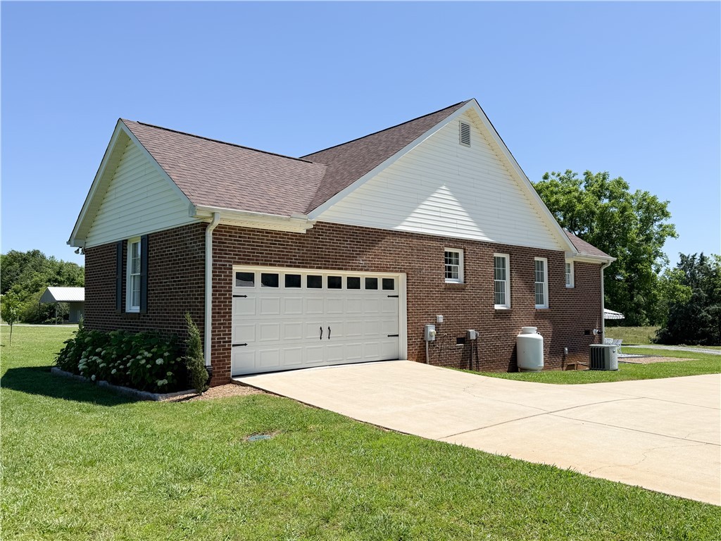 6050 Cross Anchor Road Enoree, SC 29335 - Photo 3 of 49