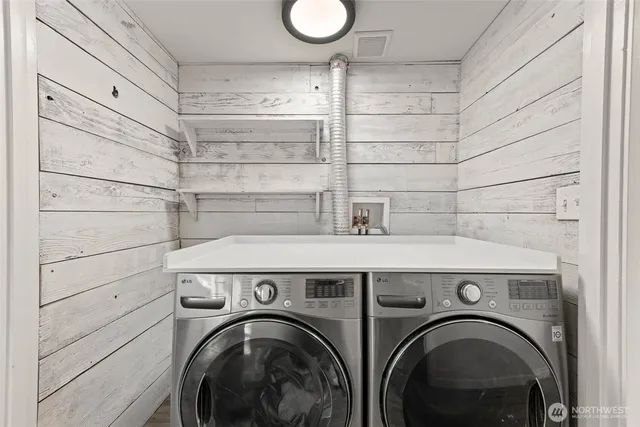 a close up view of washer and dryer