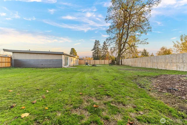 a view of a house with a yard