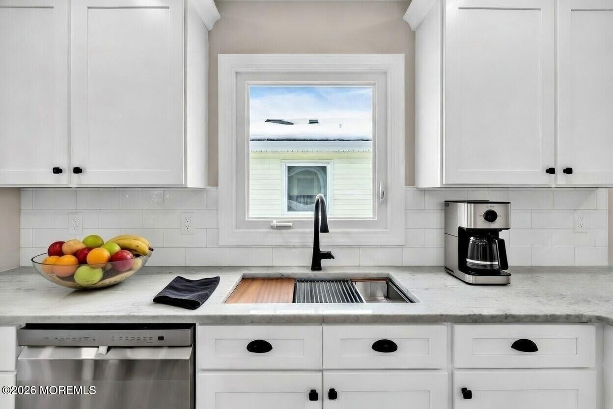 17 Meadowbrook Road Brick, NJ 08723 - Photo 8 of 36 a kitchen with a stove a sink and cabinets