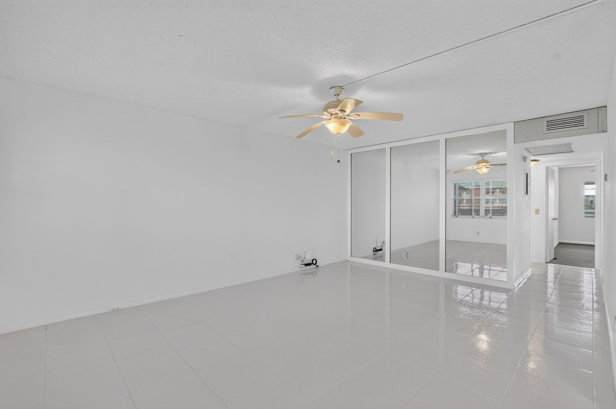 3010 Guildford East Boca Raton, FL 33434 - Photo 9 of 45 Living Area