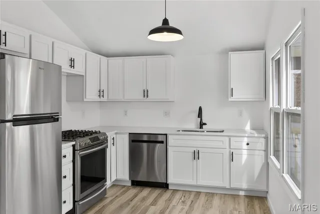 $225,000 | 1283 Kew Gardens Drive, Florissant, MO 63031